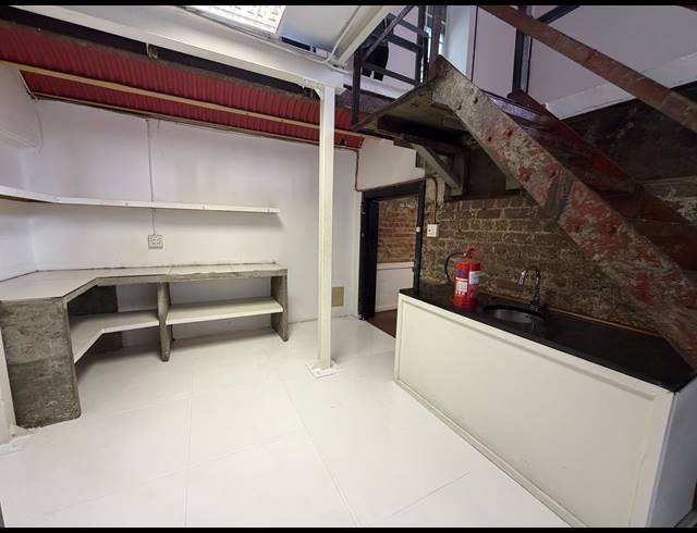 300M² BUILDING TO LET IN WOODSTOCK